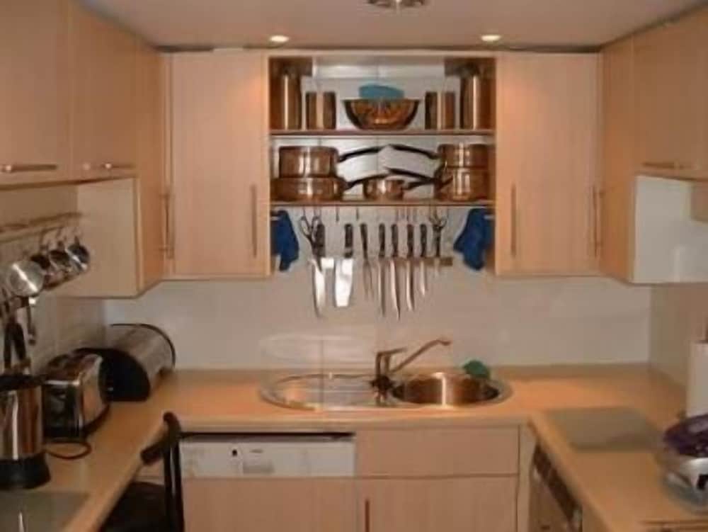 Earle House Serviced Apartments 37/50