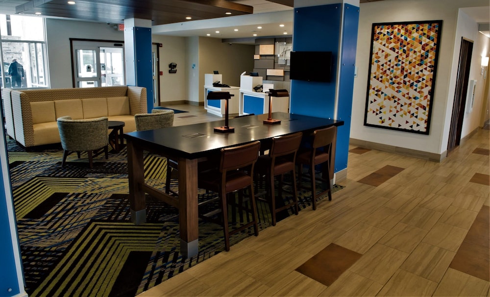 Holiday Inn Express & Suites Dayton North - Vandalia 45/50