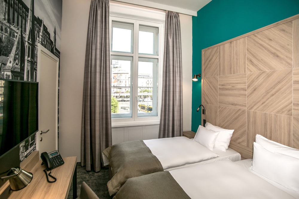 STANDARD, KING BED