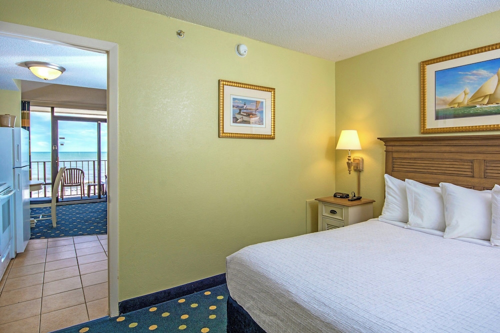 SCHOONER, JUNIOR SUITE, OCEAN FRONT