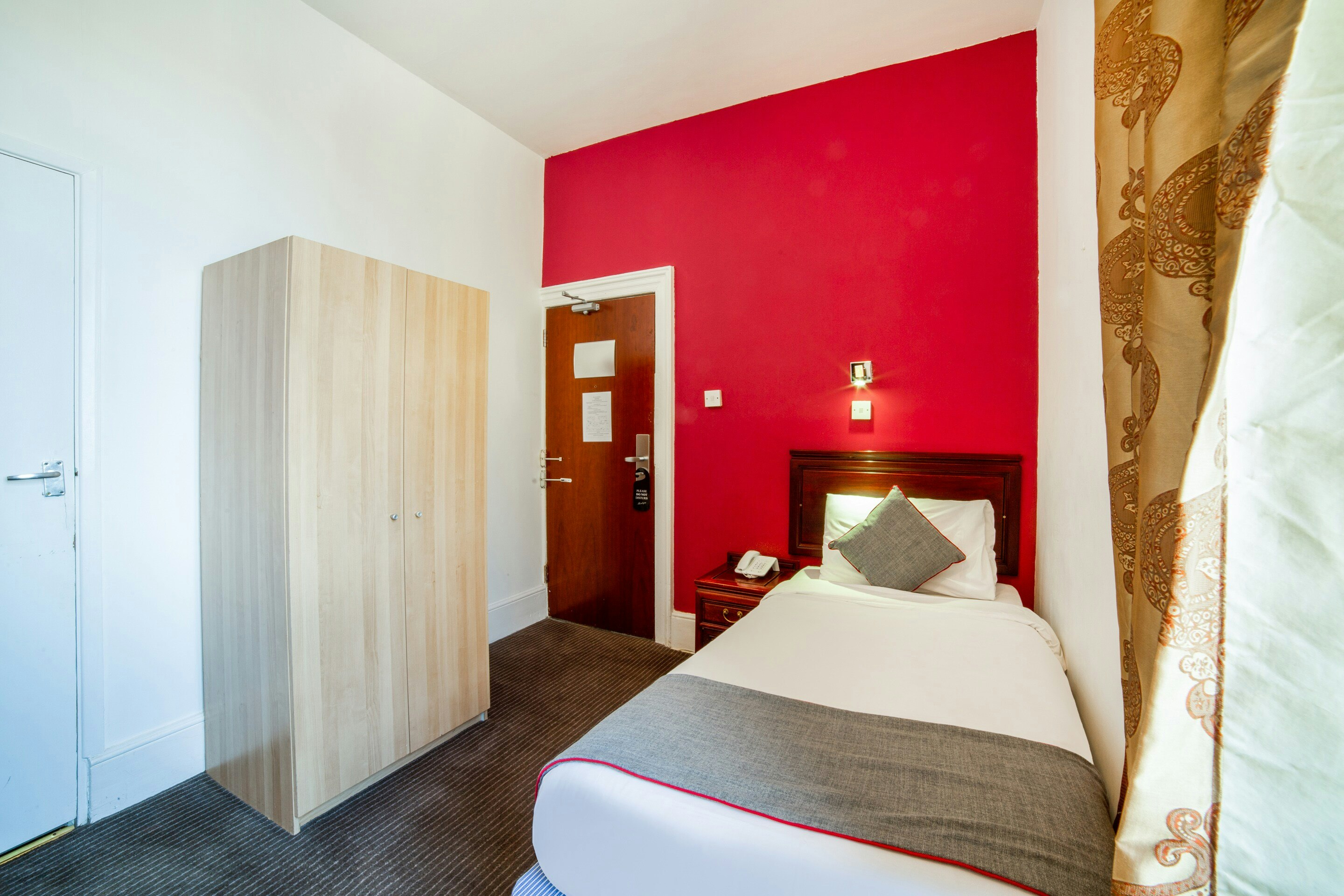 OYO The Strand Hotel 13/39