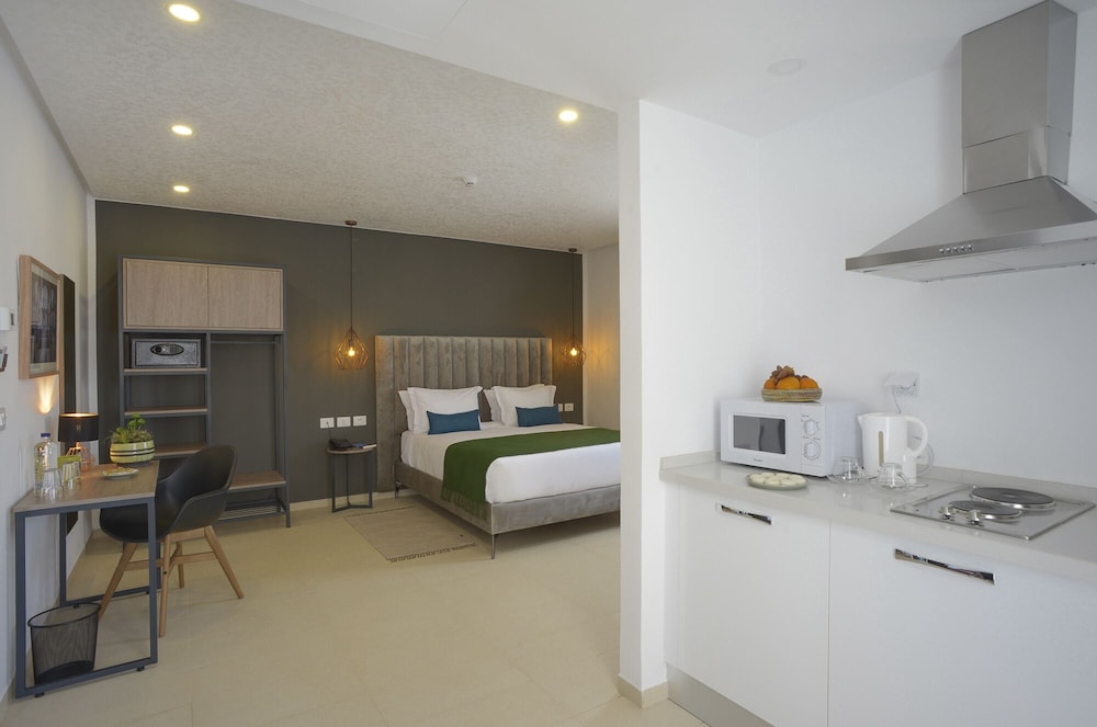 Maia Hotel Suites 14/44