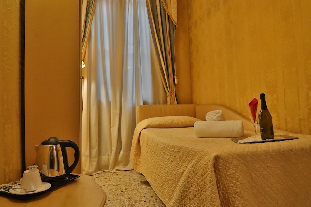 HOTEL NOEMI 33/45
