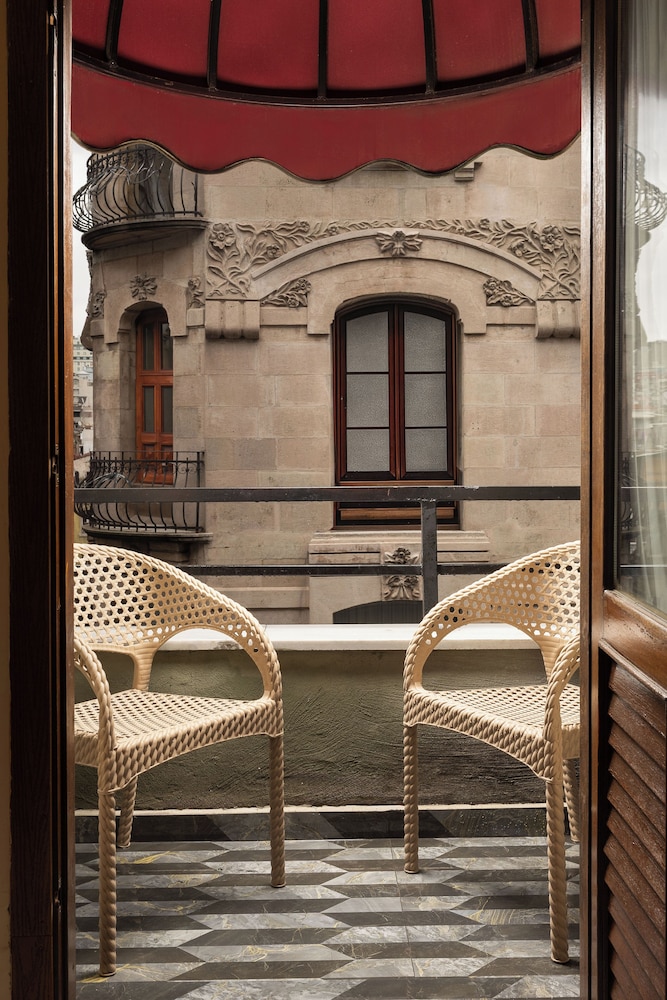 Peradise Hotel 37/50