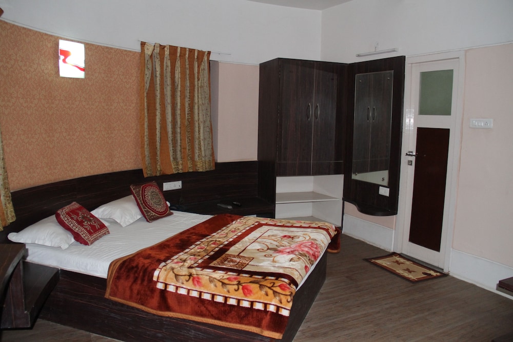 Hotel Tapovan 4/27