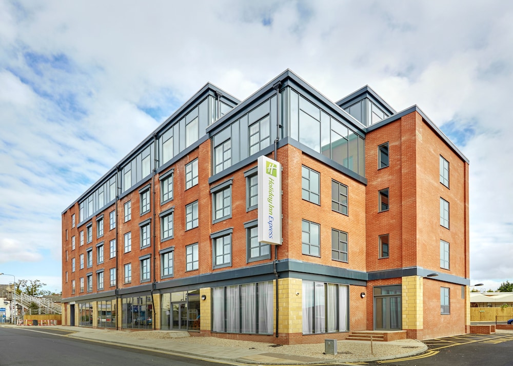 HOLIDAY INN EXPRESS GRIMSBY 1/35