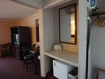 Hyannis Travel Inn 35/45