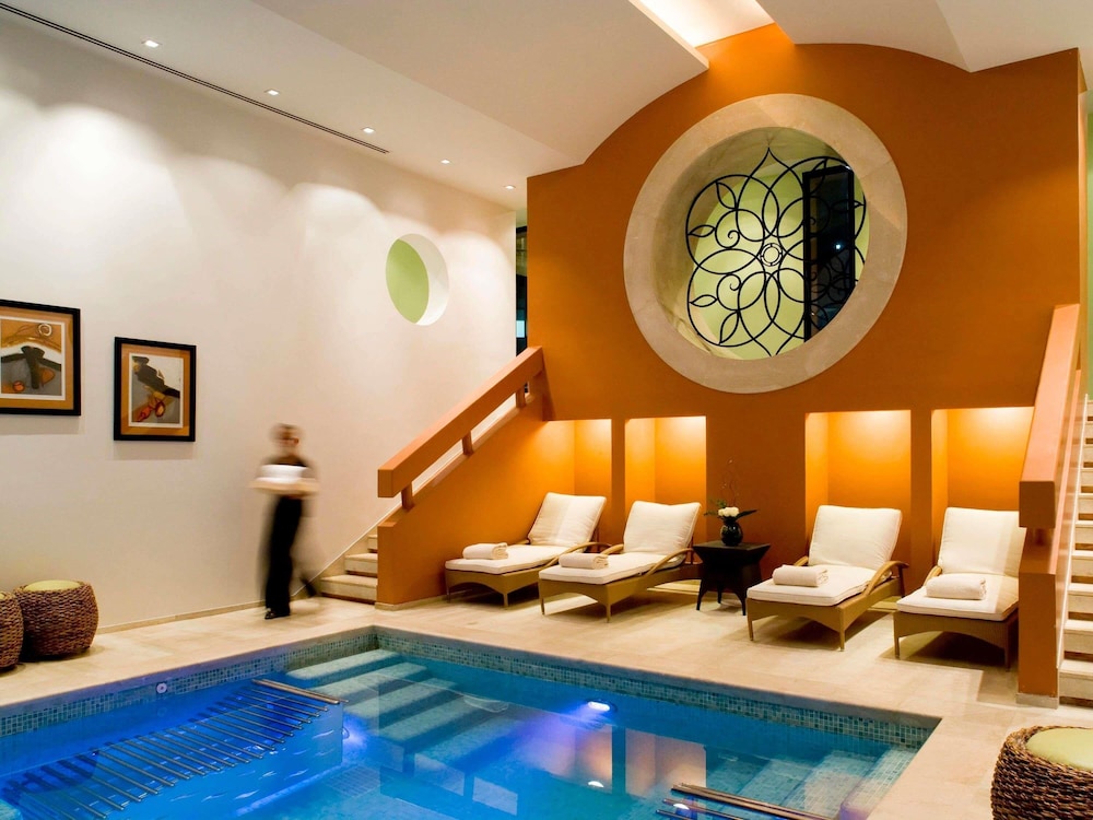 swimming pool spa