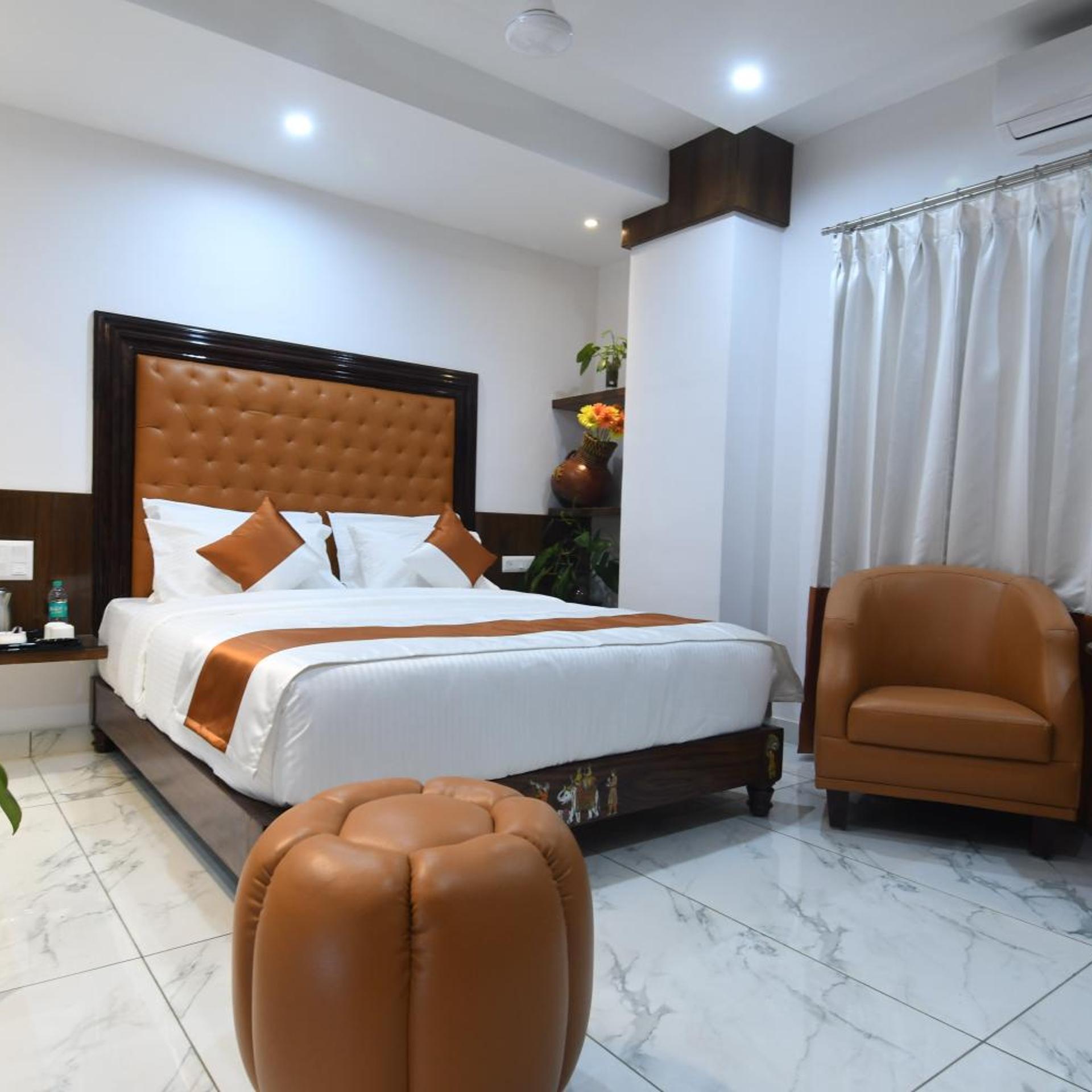 غرفة تنفيذية بسرير كينج، Hotel Loksagar 2/5