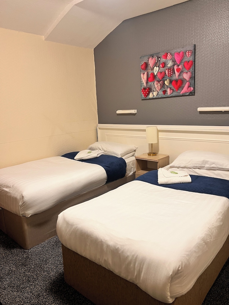 The New Oxford Hotel 7/43