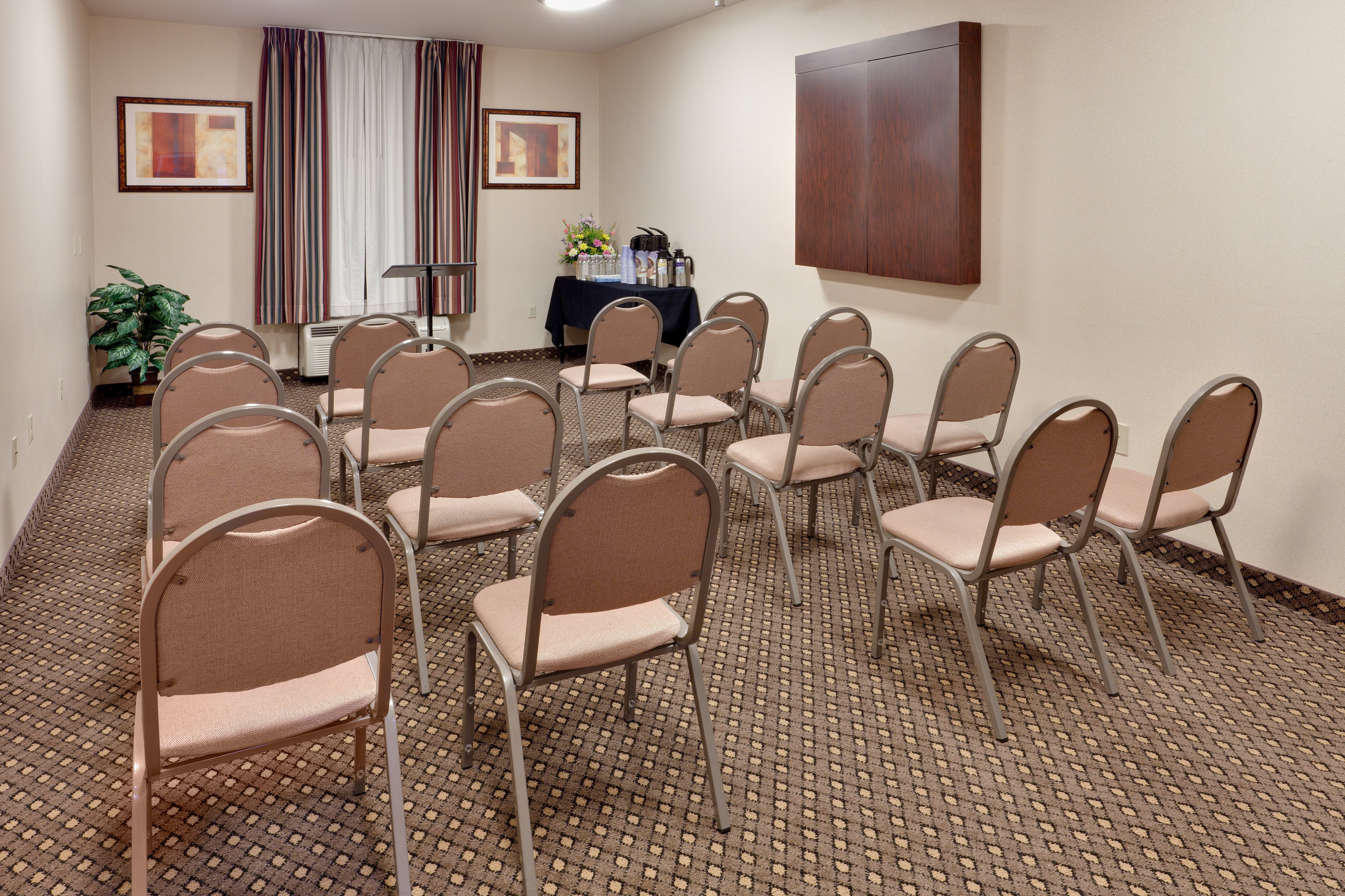 Holiday Inn Express Hotel Suites Chambersburg 64/71