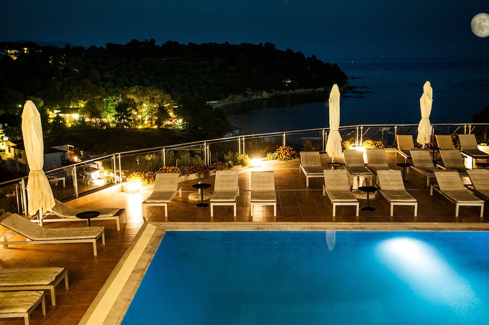 La Luna Hotel 3/50