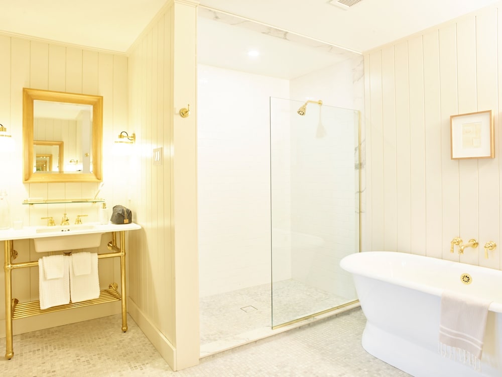 Town, 1 King and 1 Single Beds، The Lake House on Canandaigua 4/4