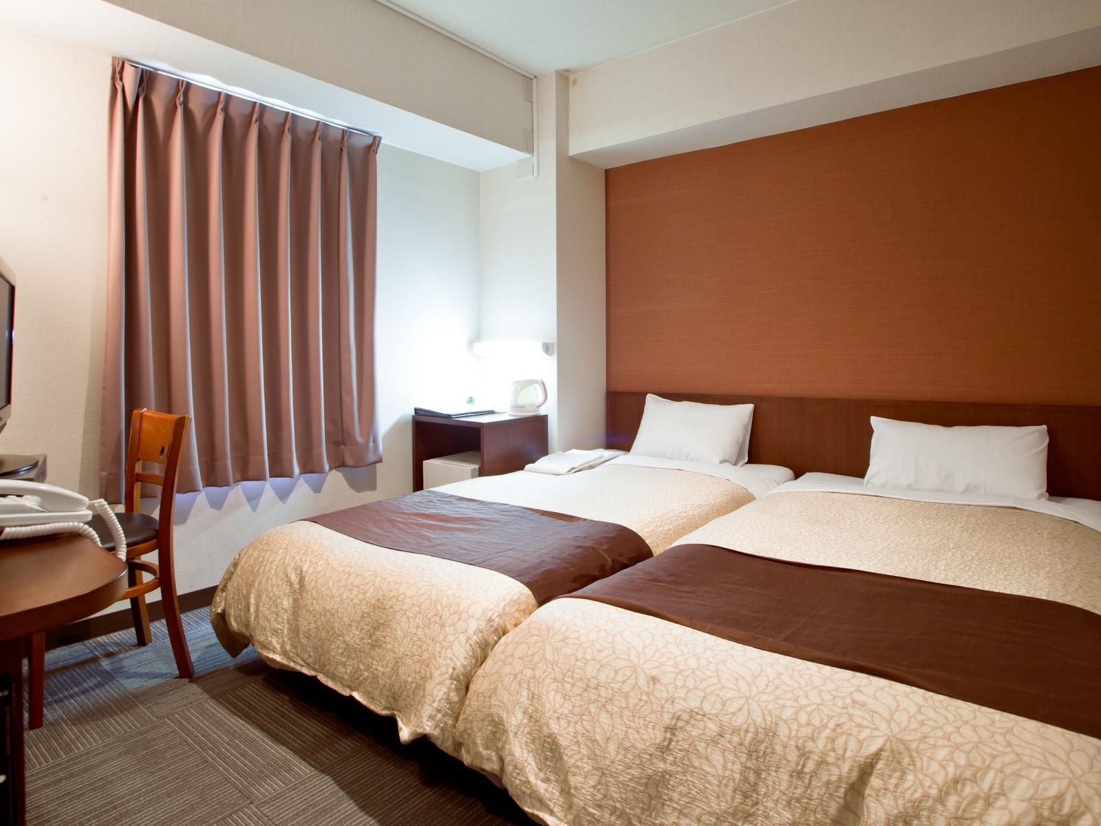 ROOM, TWIN BEDS