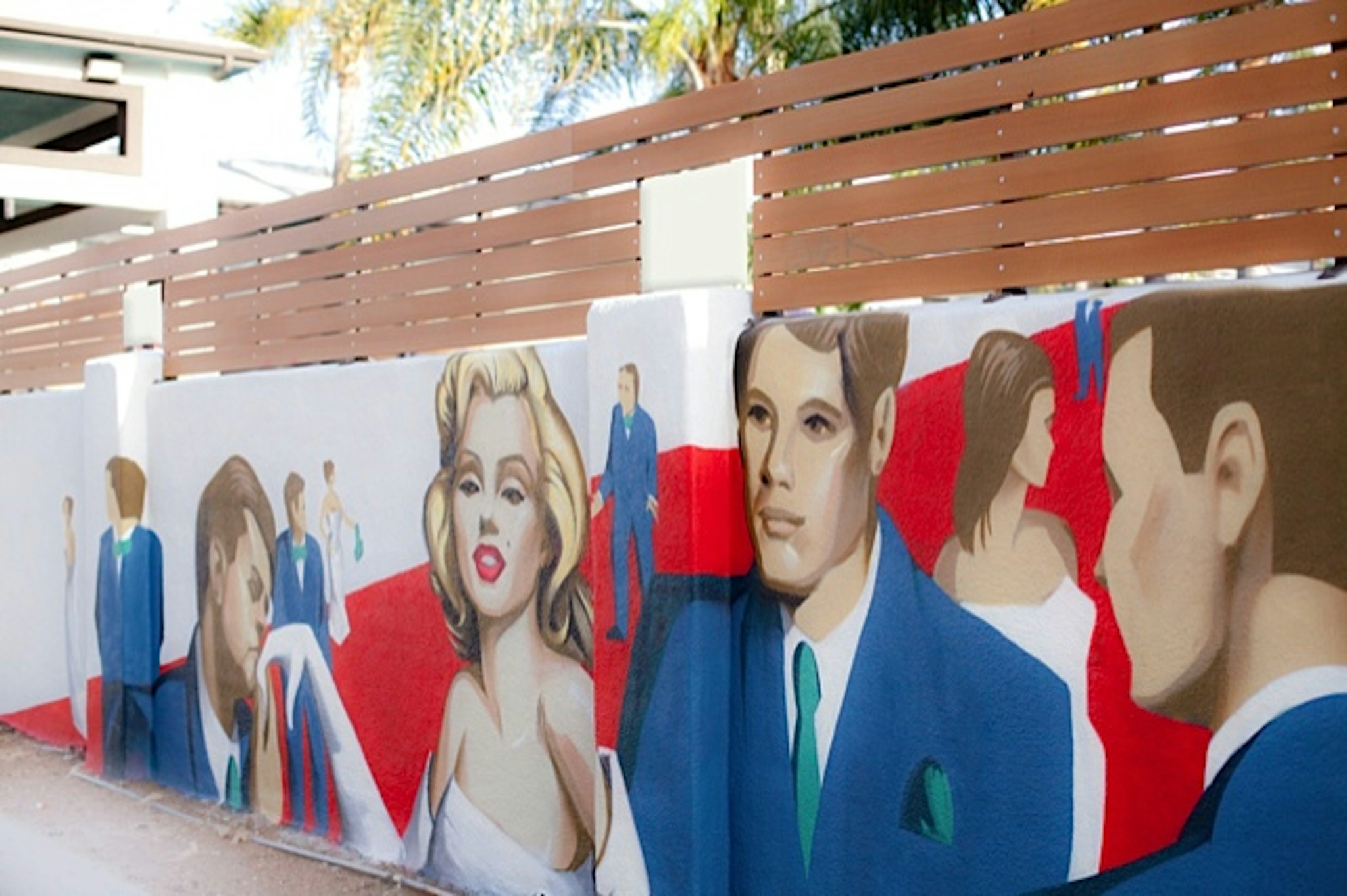 The Dixie Hollywood 32/33