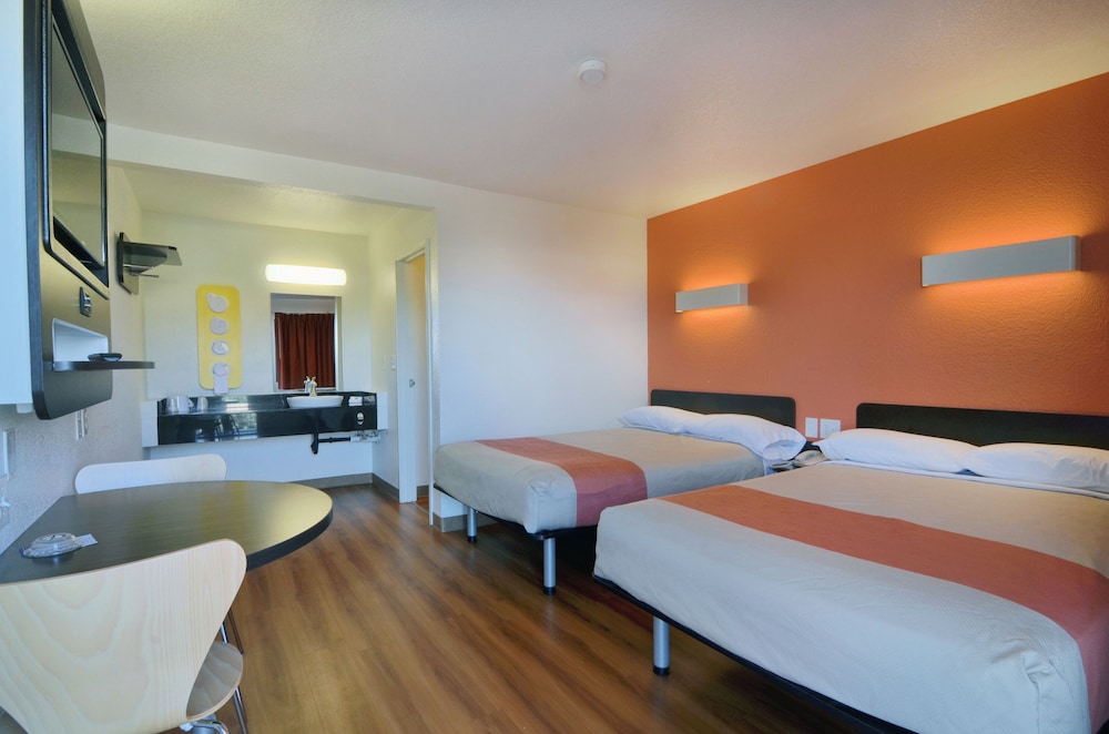 Motel6 Palm Desert, CA - Palm Springs Area 18/37
