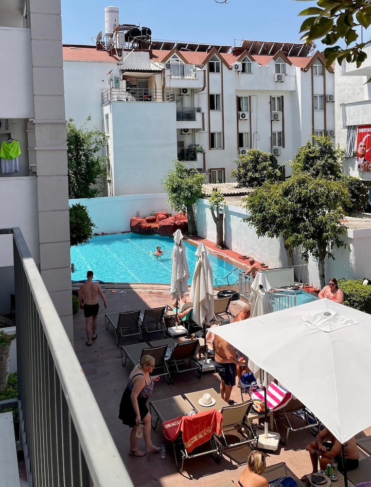 Two Seas Hotel 37/50