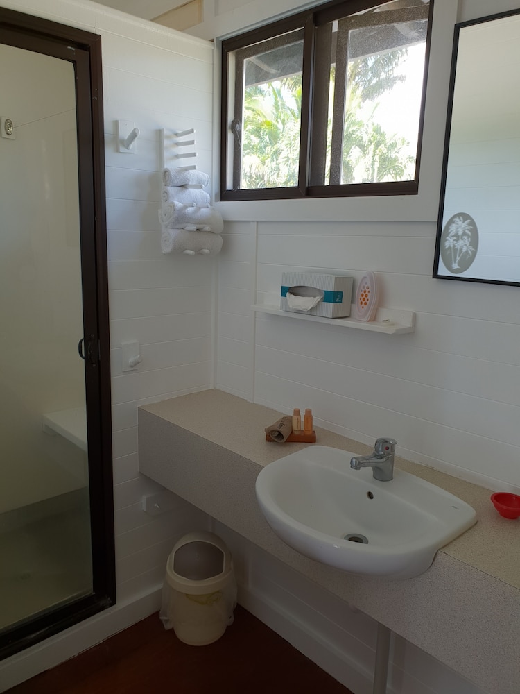 Aroa Beachside Inn 45/47