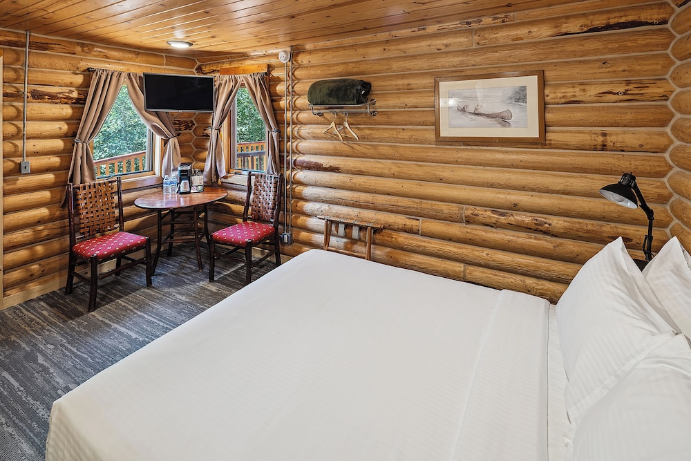 Denali Crow s Nest Cabins 17/48