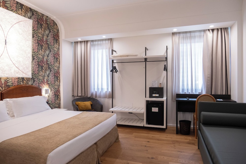 ROOM, TRIPLE