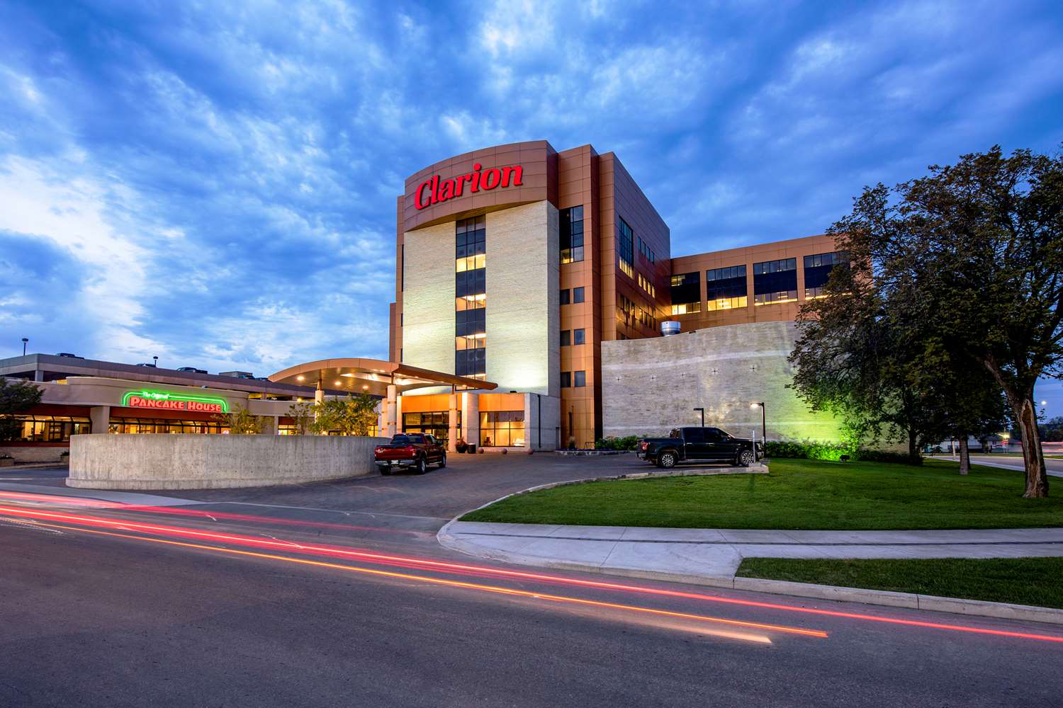 Clarion Hotel and Suites 20/21