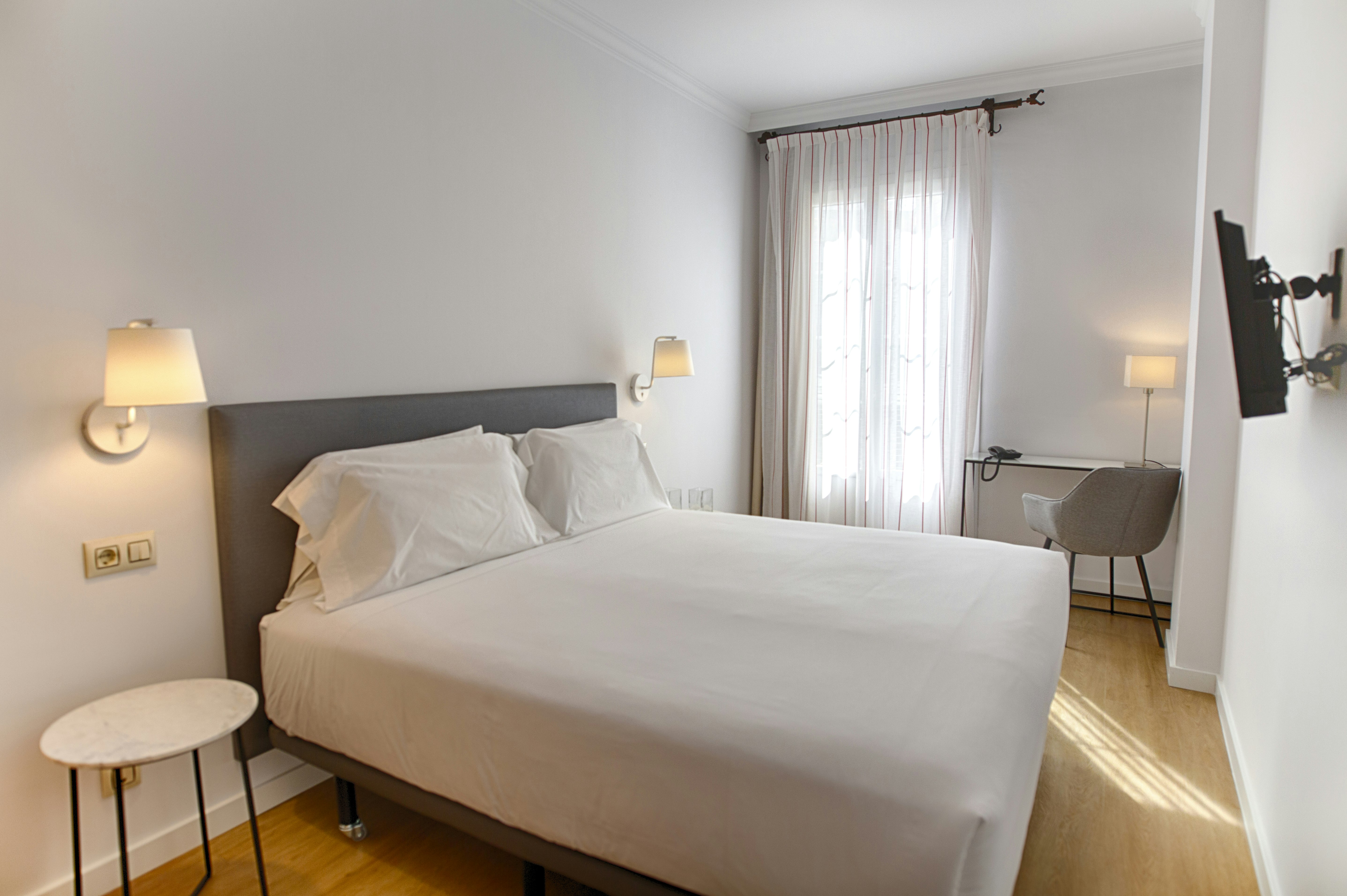 Superior, Double Bed, City View