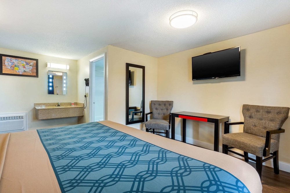 Econo Lodge West Yarmouth on Cape Cod 15/38