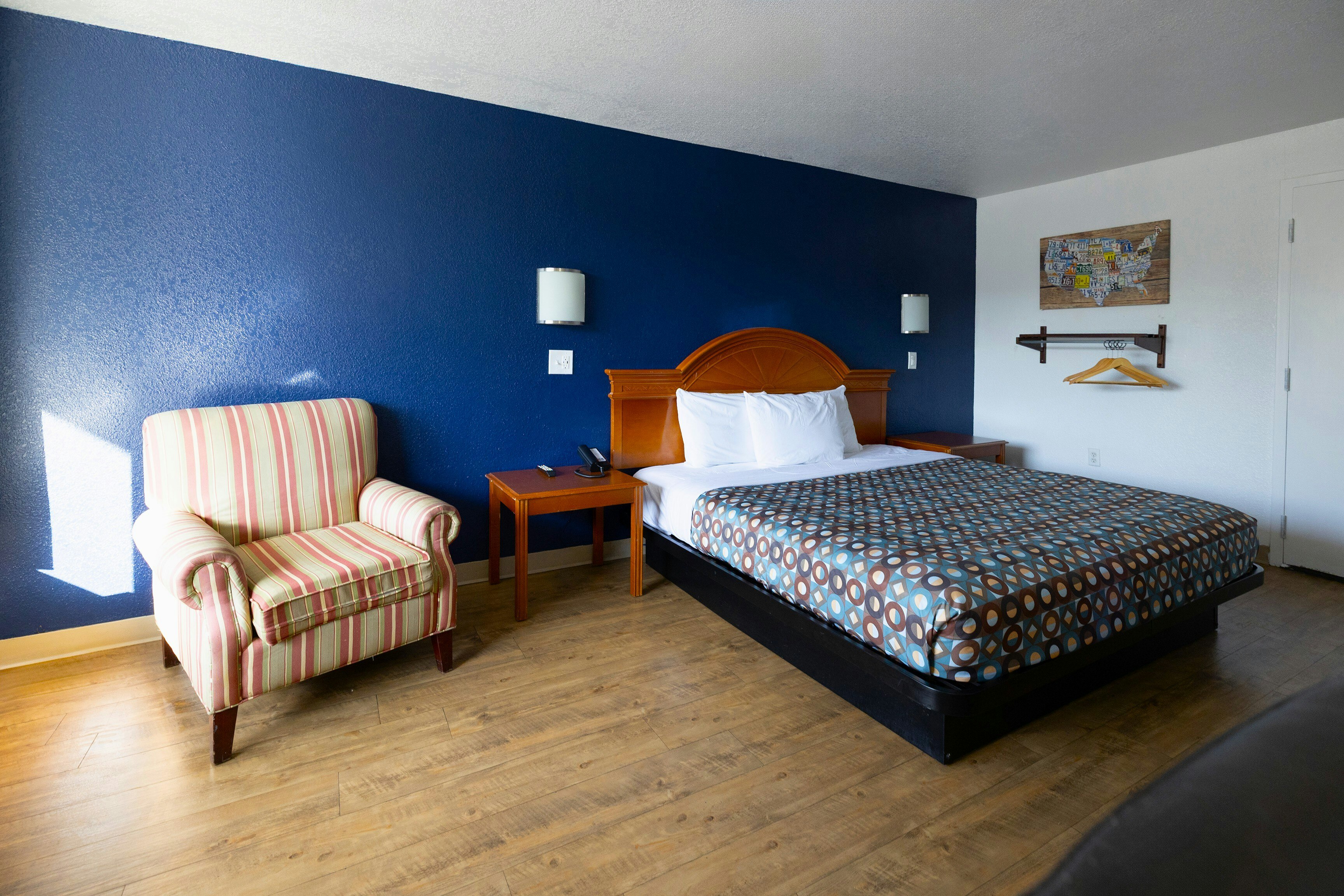 ROOM, KING BED, SMOKING