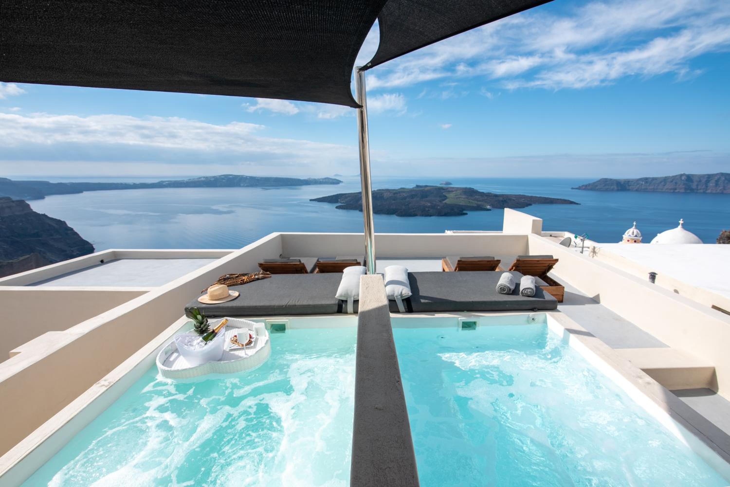 Caldera Cliff Illusion Suites 9/24