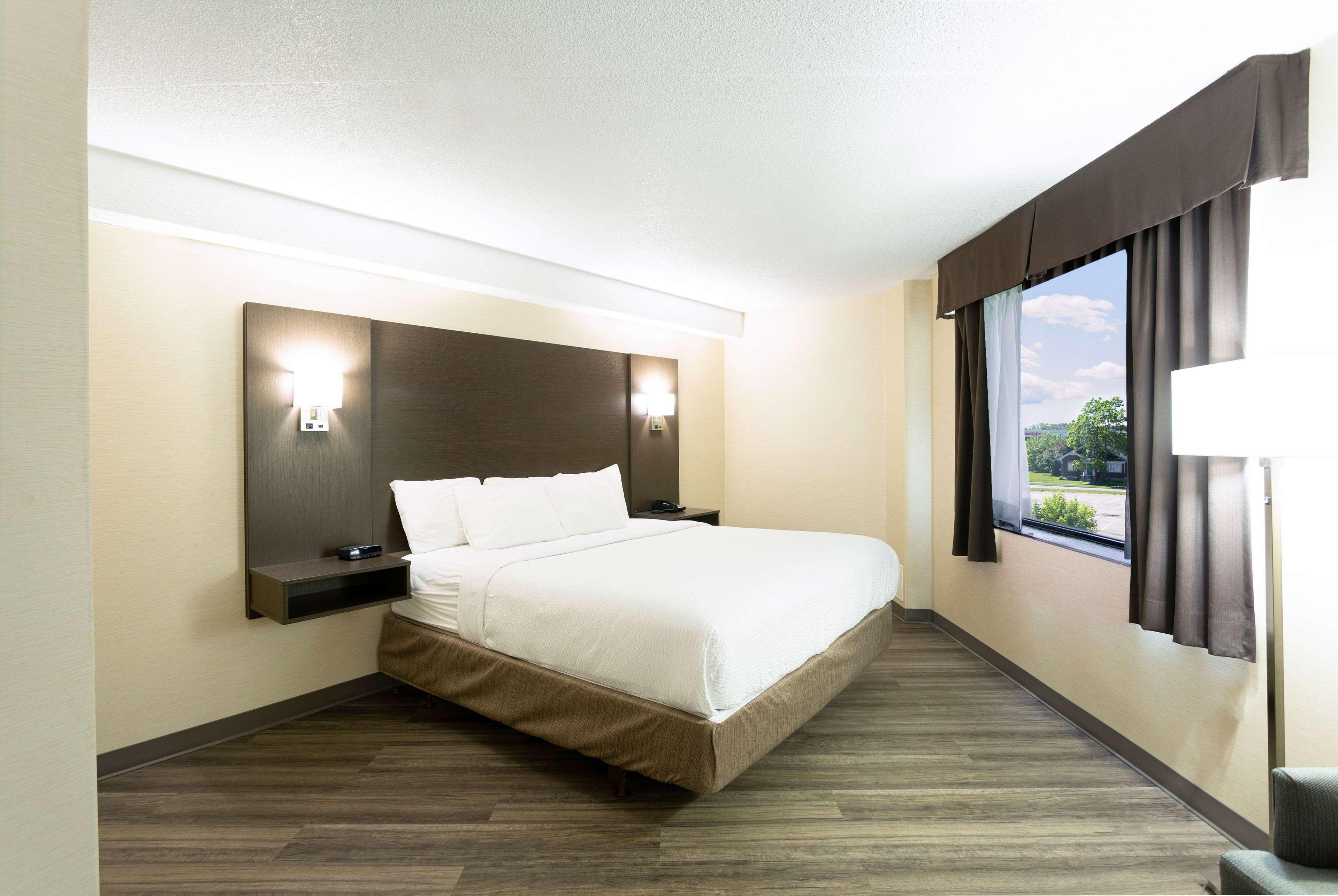 غرفة قياسية، Days Inn by Wyndham Fallsview 2/4
