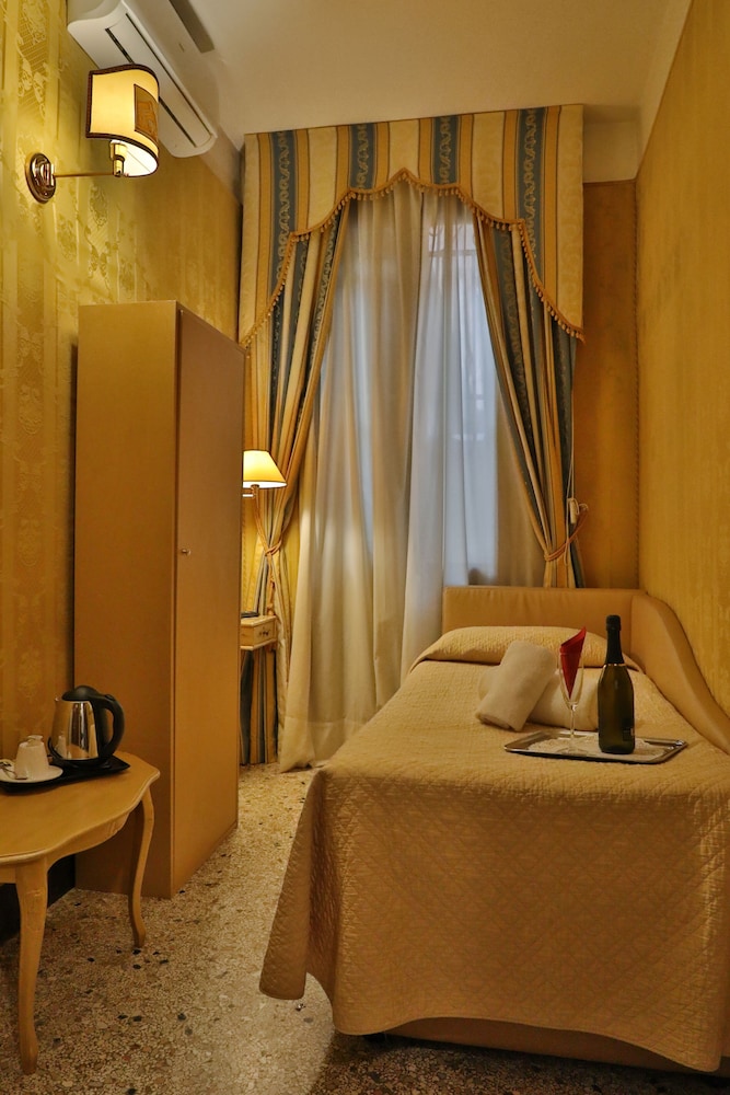 HOTEL NOEMI 27/45