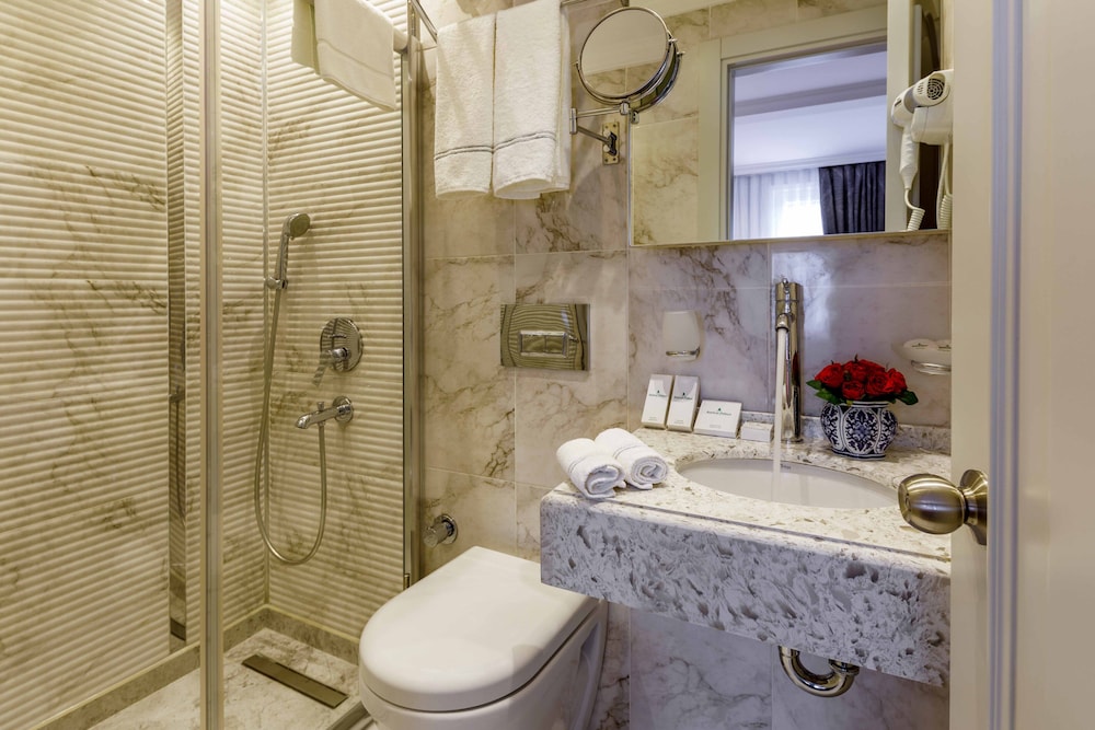 Amiral Palace Boutique Hotel 68/74