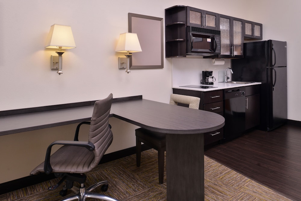 Candlewood Suites Terre Haute 37/49