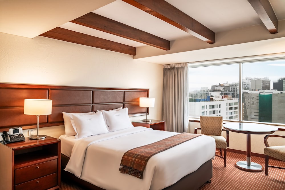 SUPERIOR, QUEEN BED