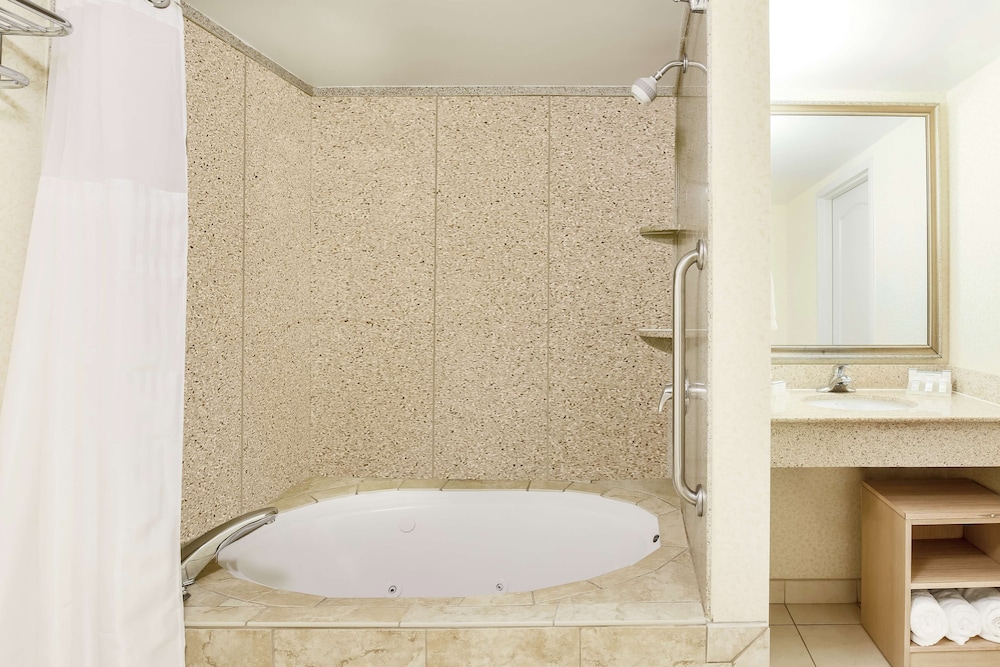 Hilton Garden Inn Roanoke Rapids 13/47