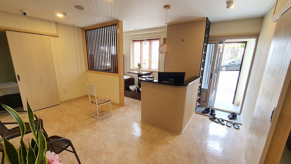 Sea Cliff Hotel Jeju 41/69