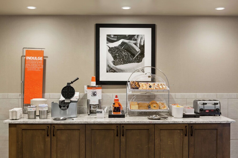 Hampton Inn and Suites Minooka 27/37