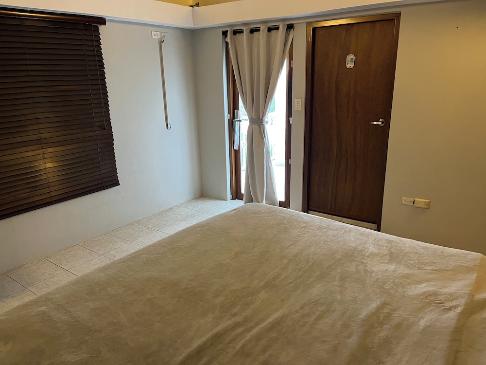Genesis Bed &amp; Breakfast 15/50