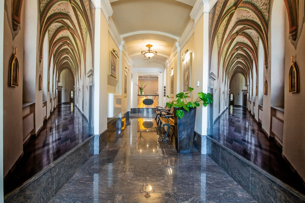 Lobby at Aparthotel Globus Krakow, KRAKOW