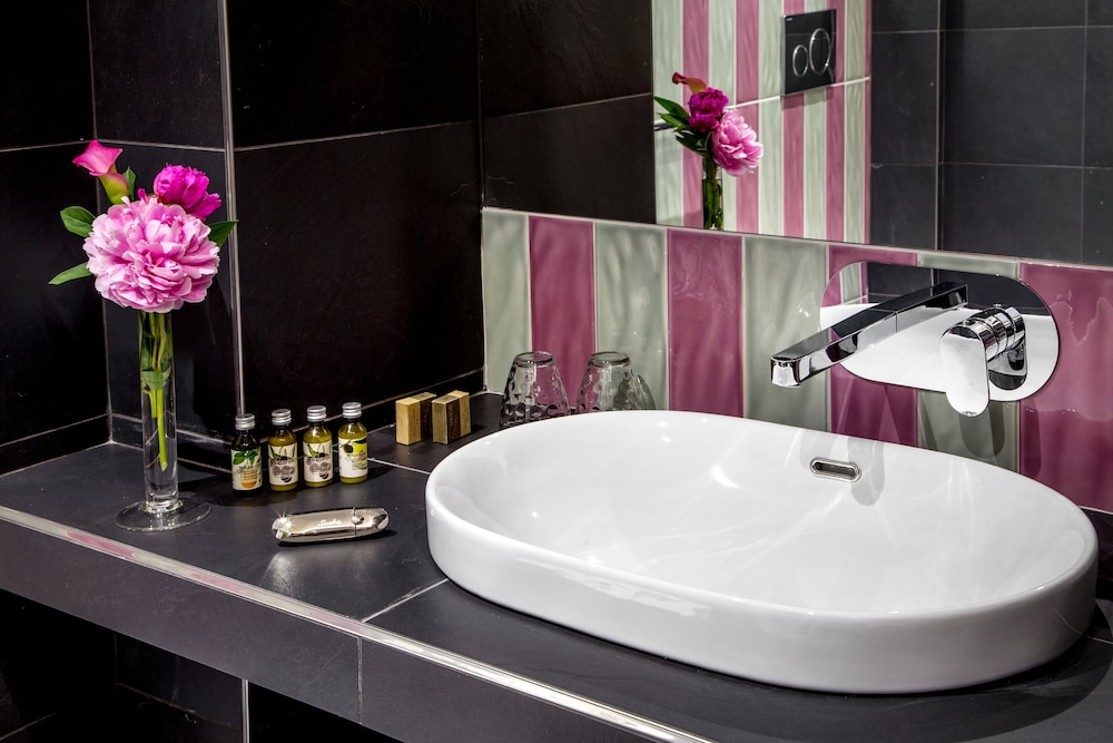 GCF Luxury Suites Guest House 58/70