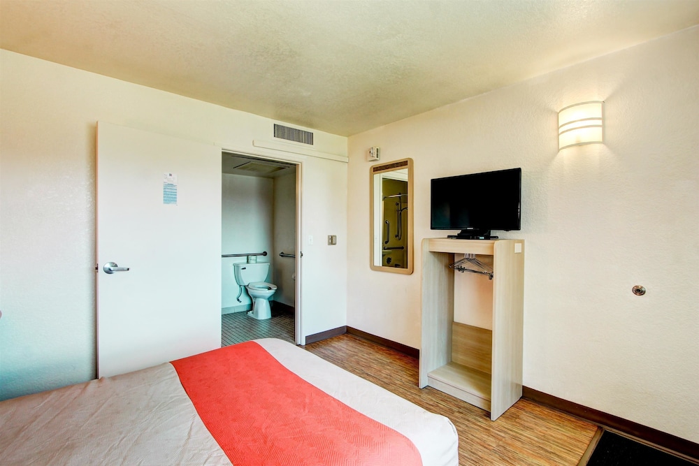 Motel6 Denver, CO - Airport 28/46