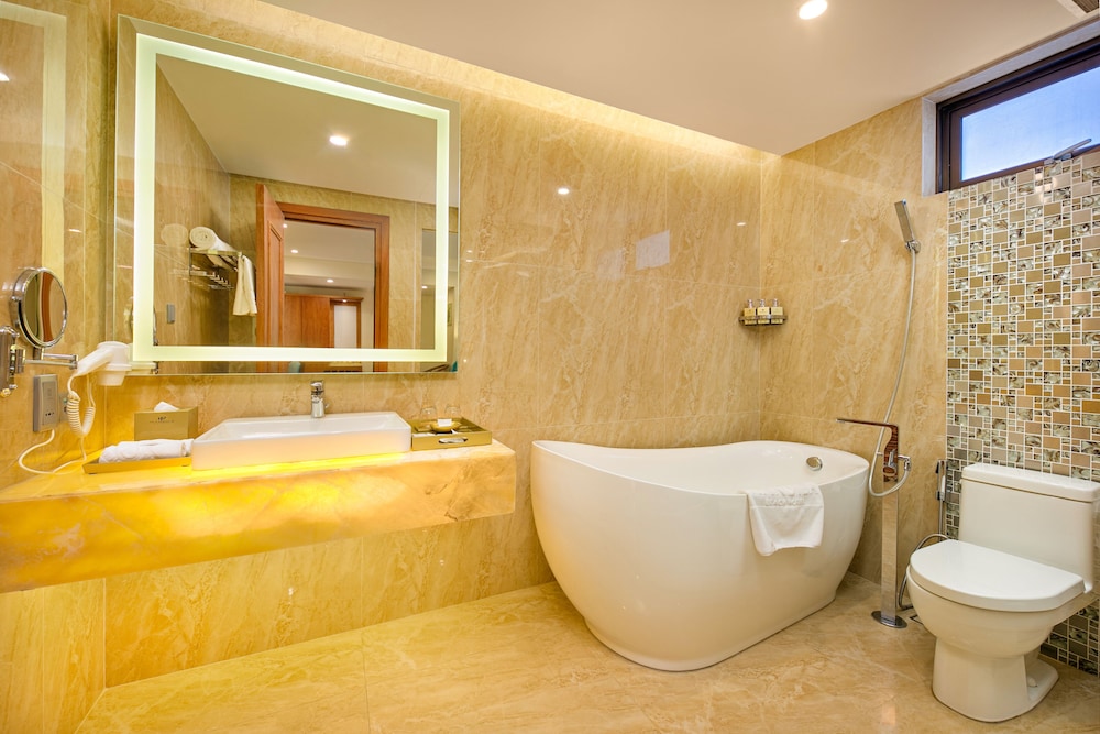 Mandila Beach Hotel Danang 15/77