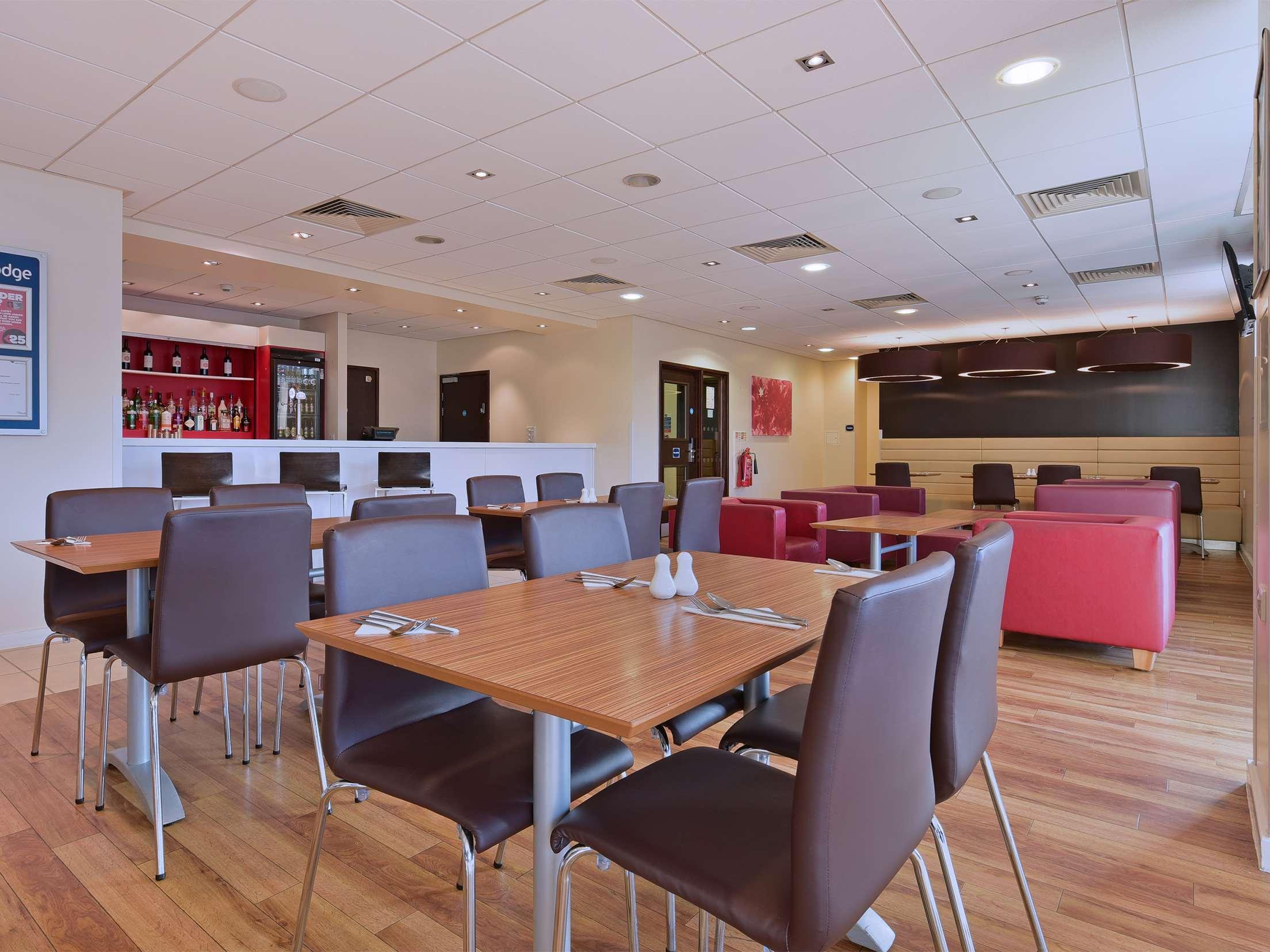 Travelodge High Wycombe Central 33/39