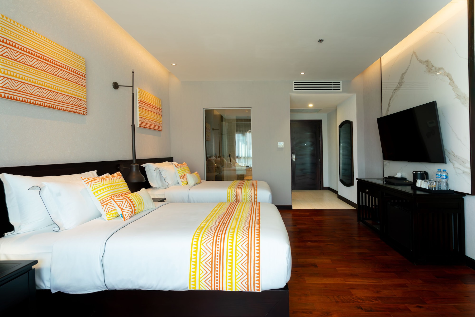 DELUXE, TWIN BEDS