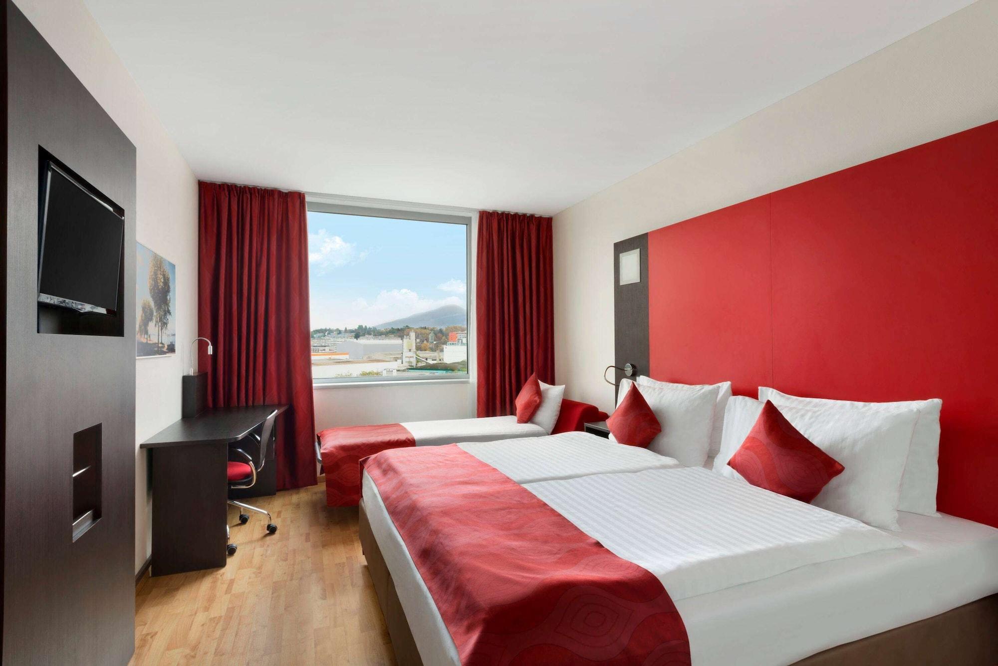 Room, Multiple Beds