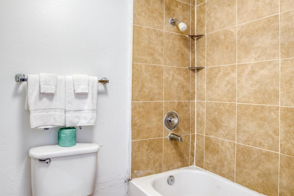 OYO Hotel San Antonio Lackland Air Force Base West 30/44