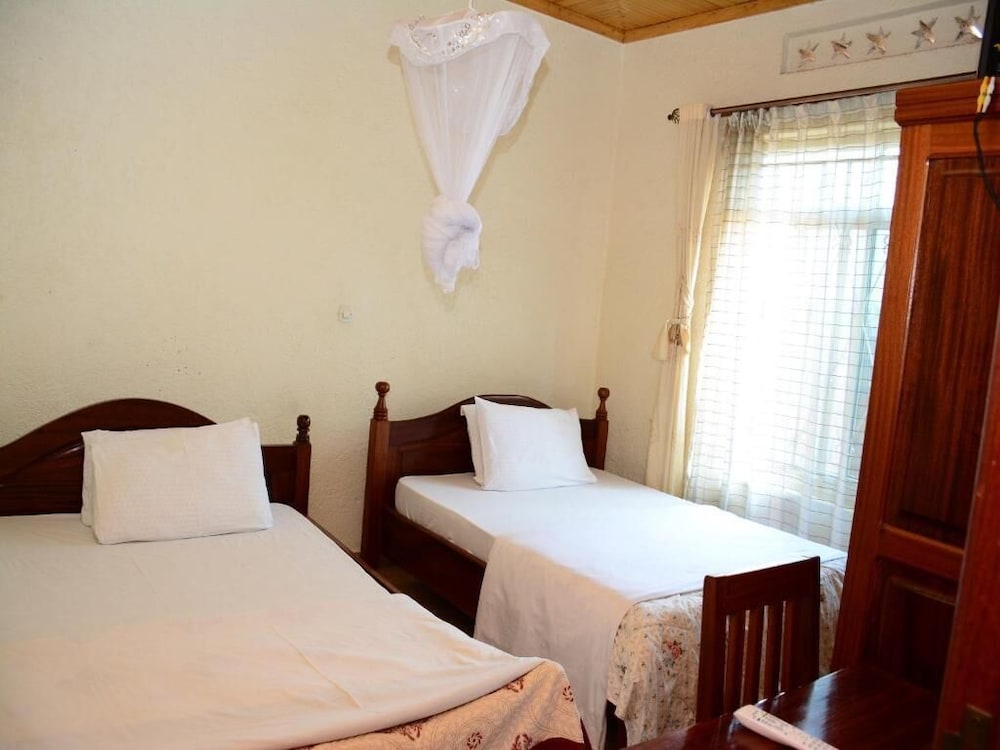 Martin Aviator Hotel 23/70