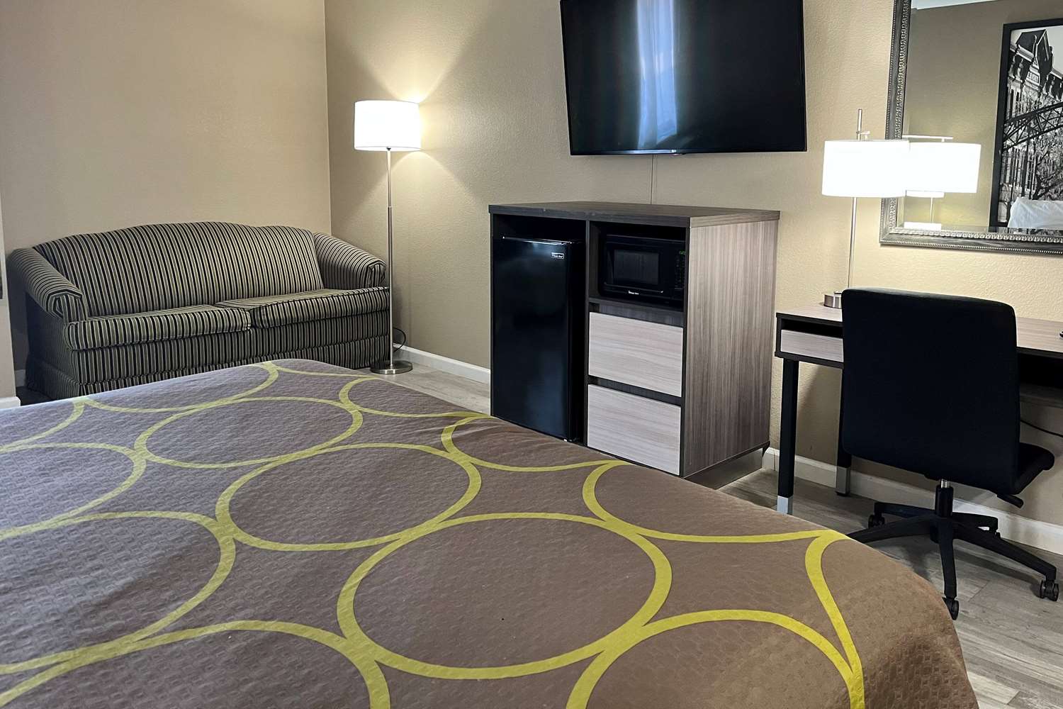 Super 8 by Wyndham Harrison OH 25/37