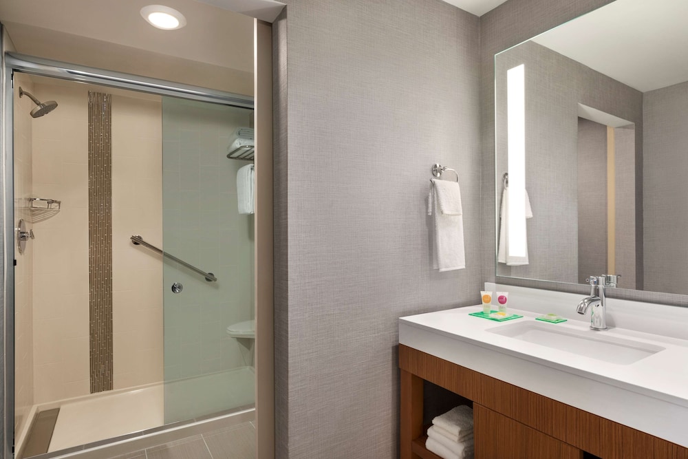 Hyatt Place Virginia Beach Town Center 10/52