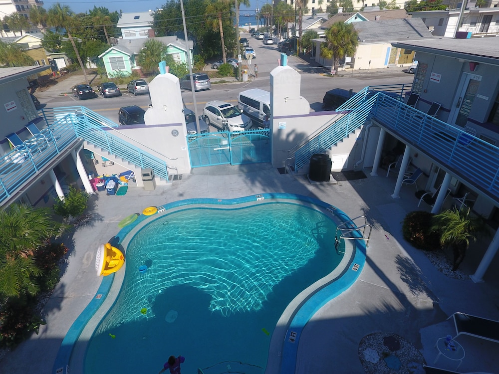 Royal North Beach All Suites 48/57